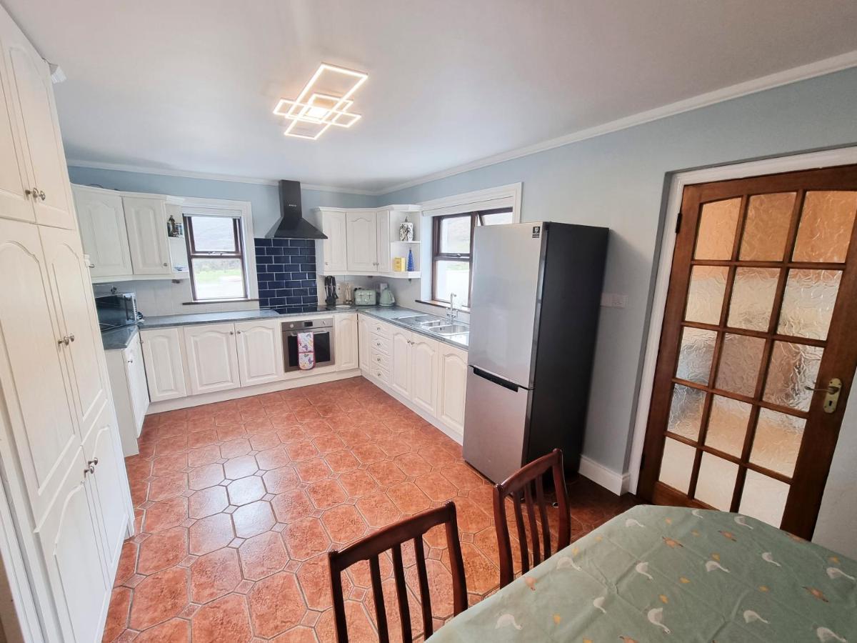 3 Bed Renovated Cottage Carramore Lake, Belmullet Ballina  Buitenkant foto