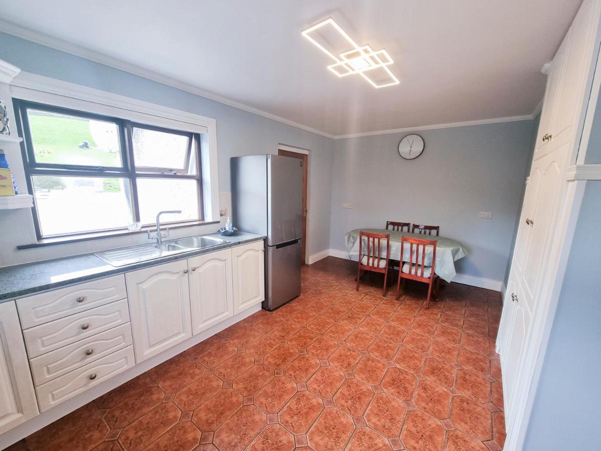 3 Bed Renovated Cottage Carramore Lake, Belmullet Ballina  Buitenkant foto