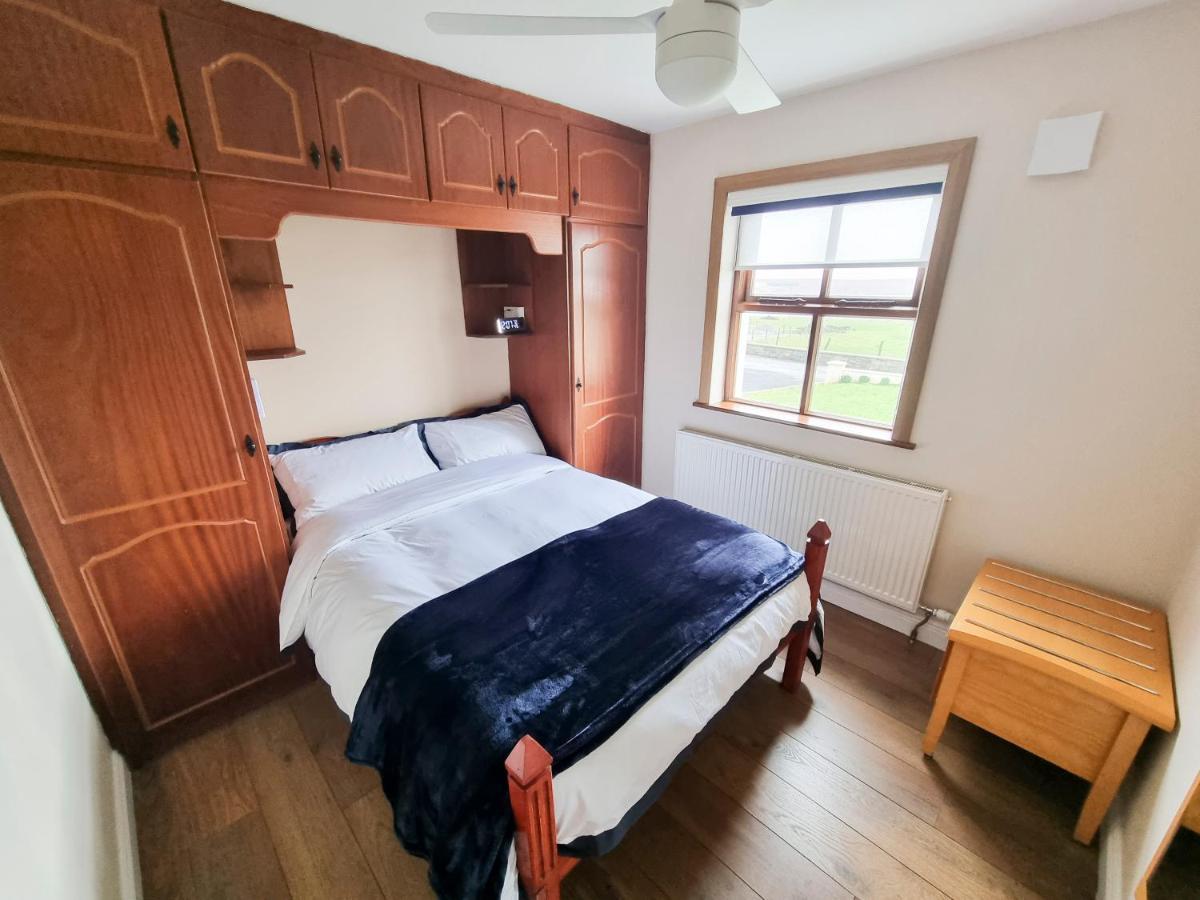 3 Bed Renovated Cottage Carramore Lake, Belmullet Ballina  Buitenkant foto